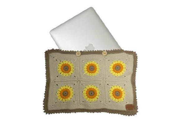 FUNDA ORDENADOR PORTÁTIL CROCHET MOD. GIRASOL